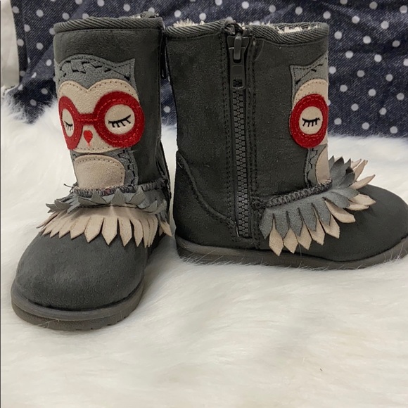 Toddler size 6 adorable gray fuzzy lined boots - Picture 3 of 8